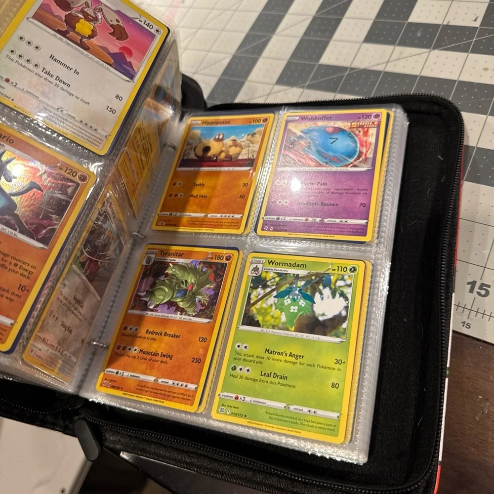 Pokémon Binder-Nearly Full - Picture 10 of 17